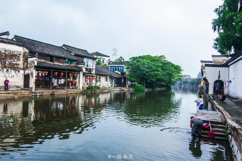 夏日时尚的爱丽